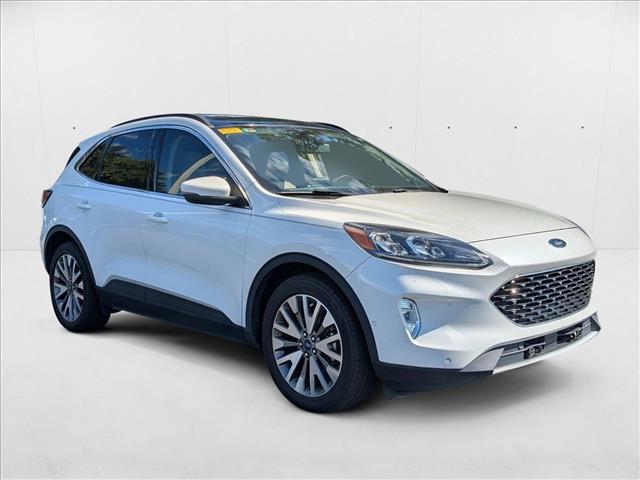 2020 Ford Escape Titanium Hybrid photo 3