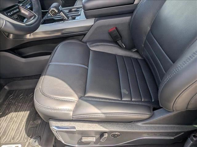 2025 Ford F-150 Platinum photo 3