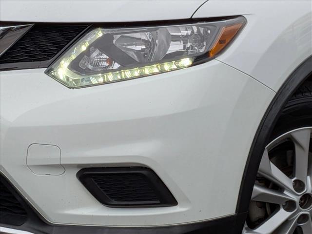2016 Nissan Rogue SV photo 3