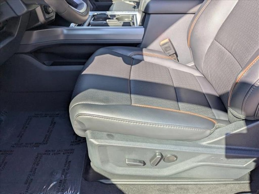 New 2025 Ford F-250 LARIAT Truck Crew Cab