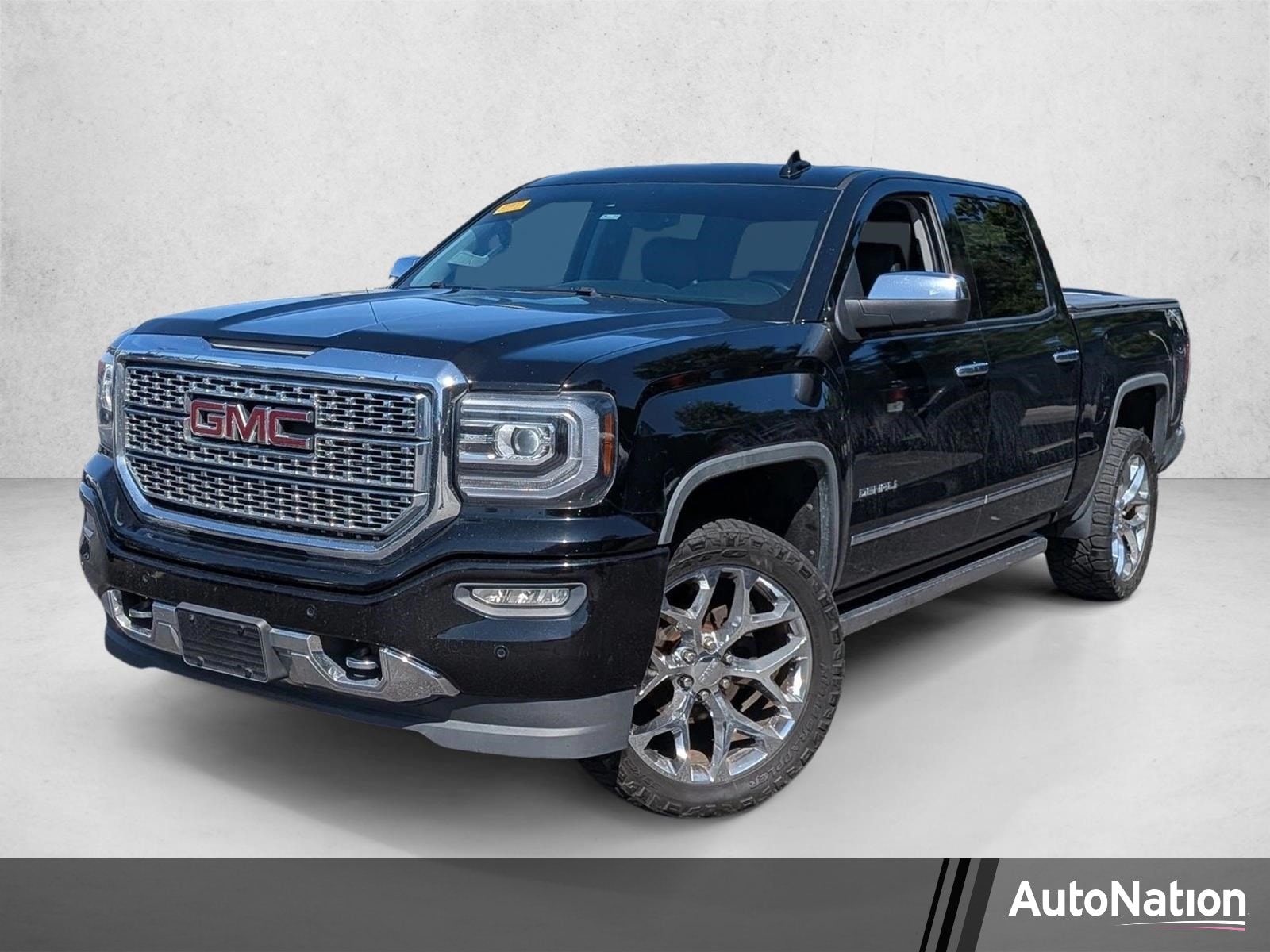 2017 GMC Sierra 4WD Crew Cab Short Box's photo