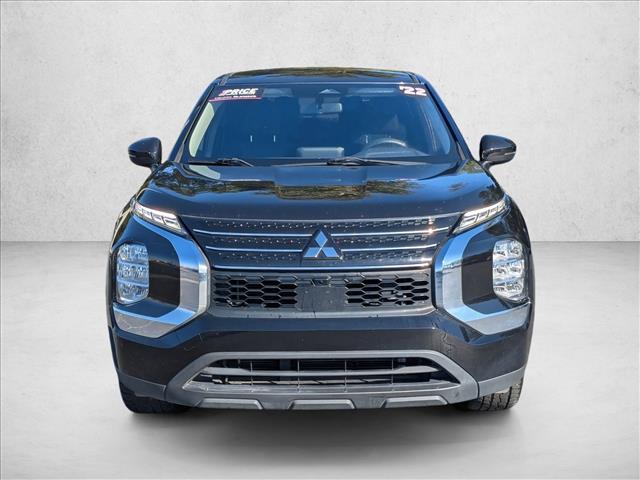 2022 Mitsubishi Outlander ES photo 2