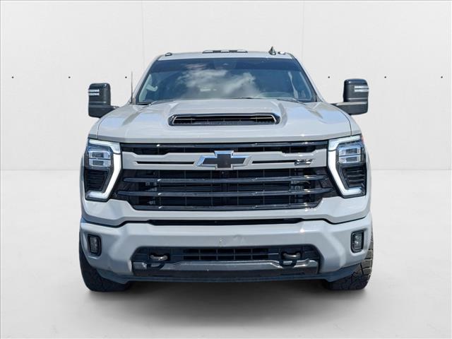 2024 Chevrolet Silverado 2500HD LT photo 2