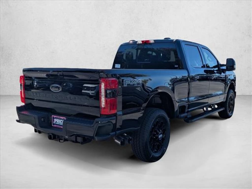 New 2025 Ford F-350 LARIAT Truck Crew Cab