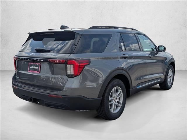 2025 Ford Explorer photo 2