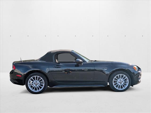 2017 Fiat 124 Spider Classica photo 4