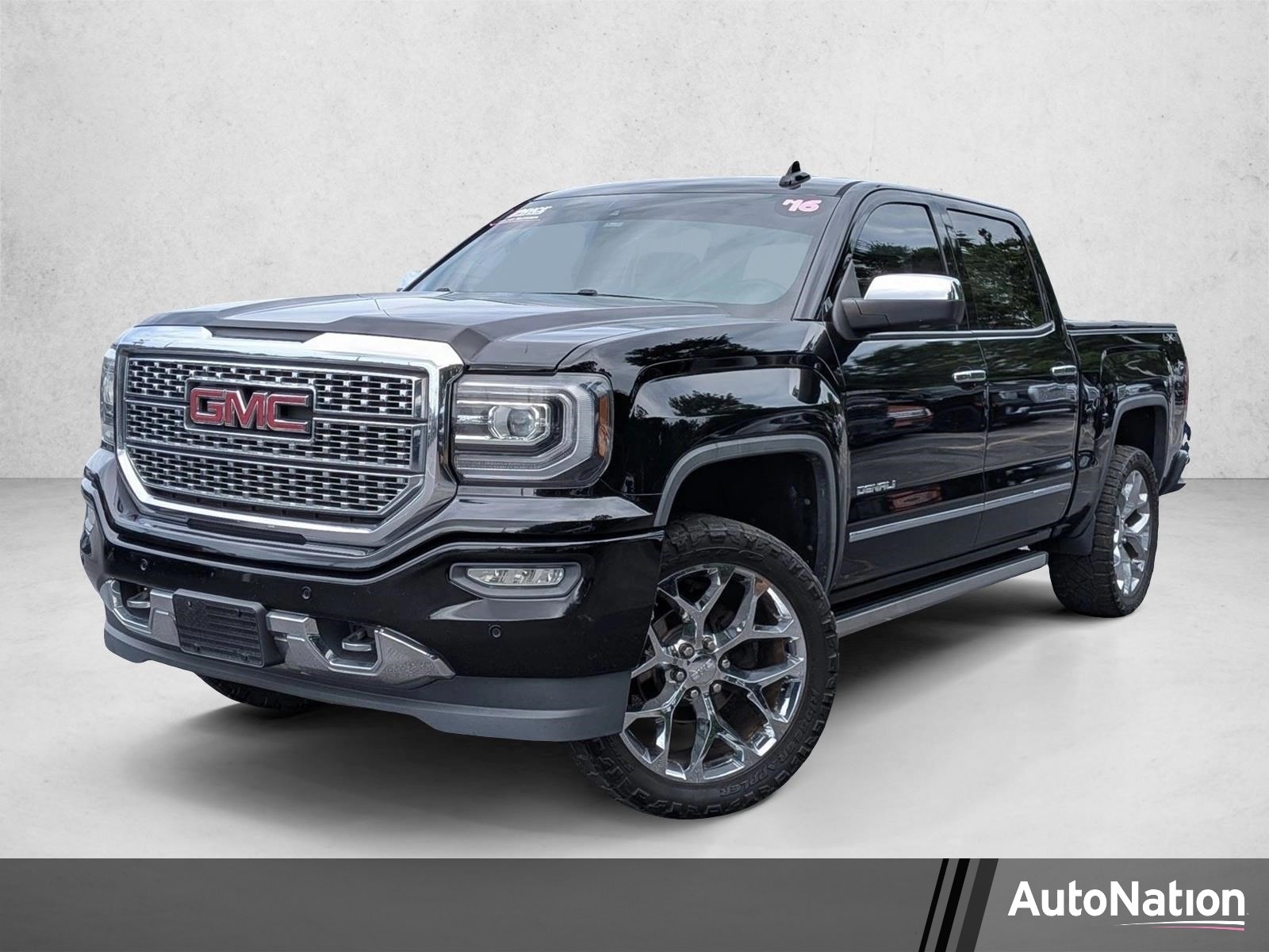 2017 GMC Sierra 4WD Crew Cab Short Box's photo