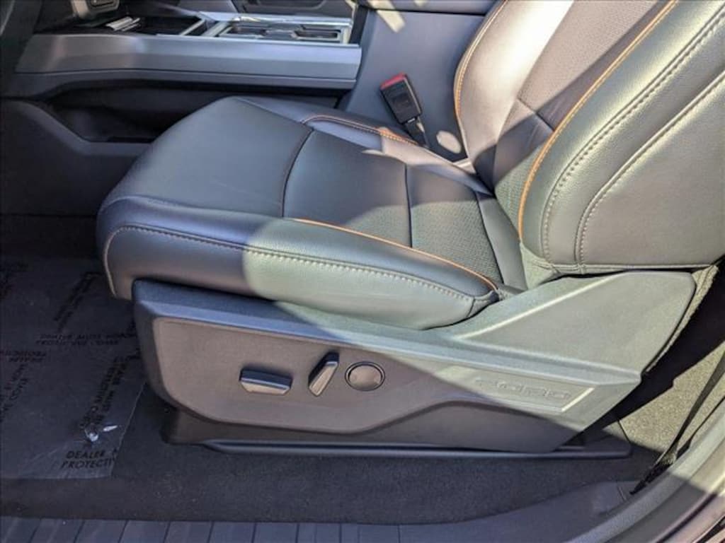 New 2025 Ford F-250 LARIAT Truck Crew Cab