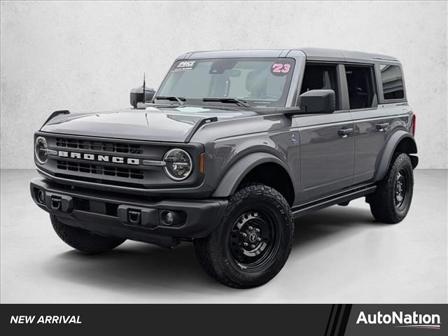 2023 Ford Bronco 4-Door Black Diamond's photo