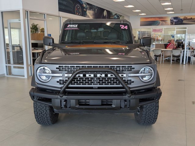 2024 Ford Bronco Badlands photo 2