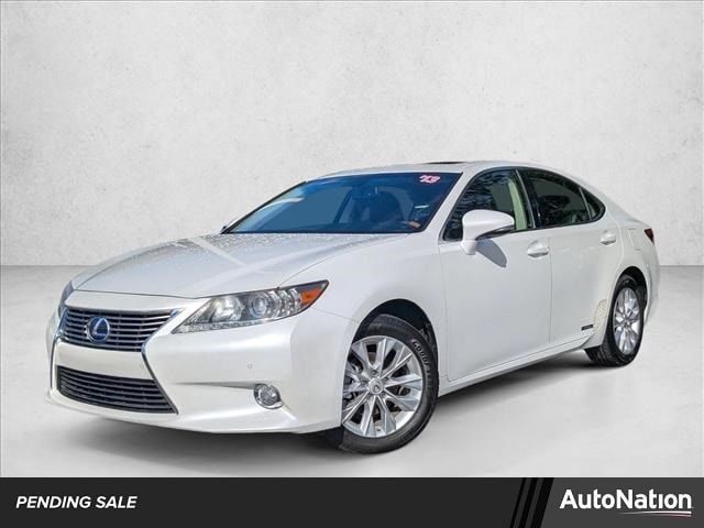2013 Lexus ES 300h's photo