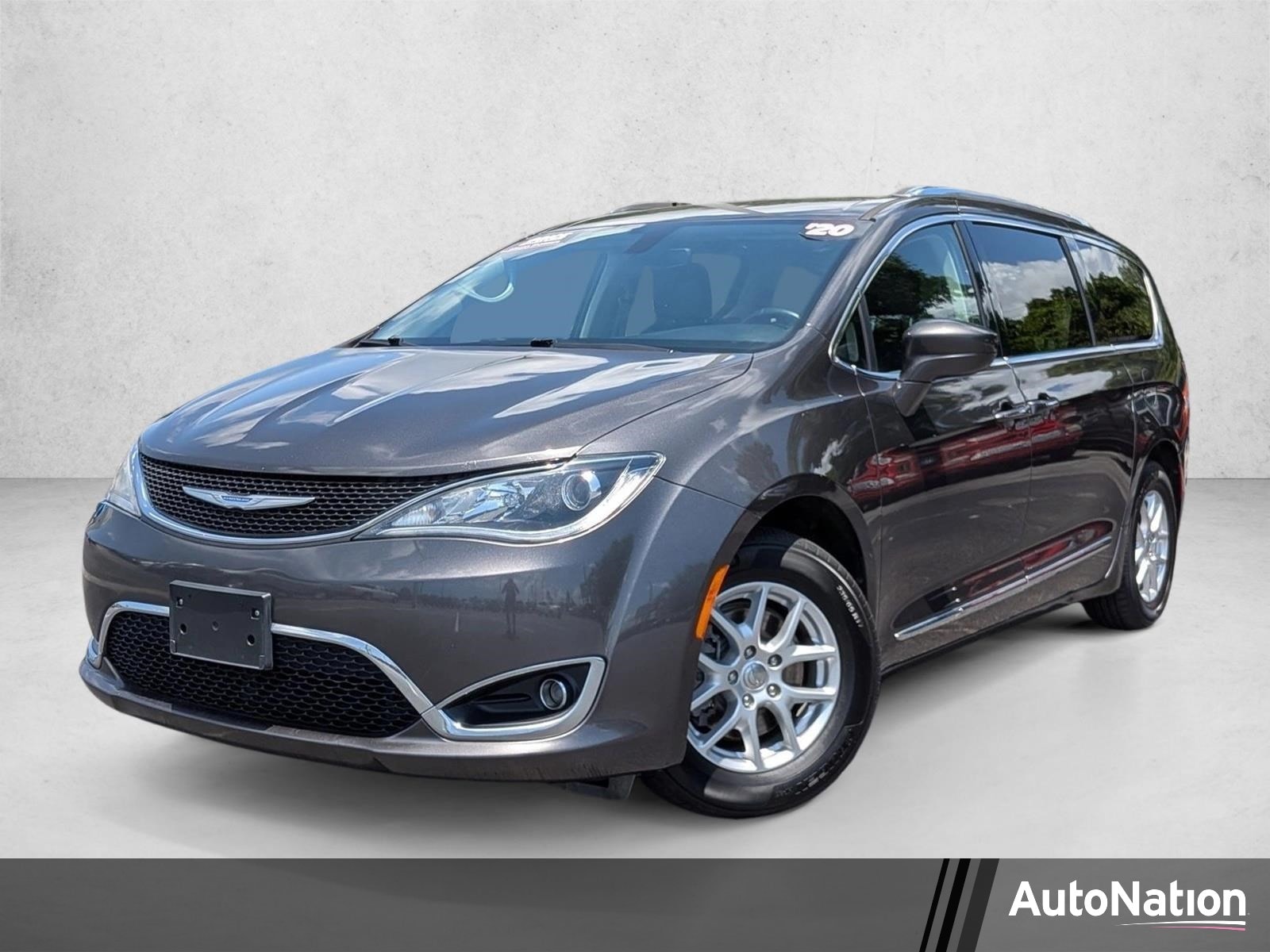 2020 Chrysler Pacifica Touring L's photo