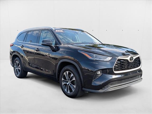 2022 Toyota Highlander XLE photo 3