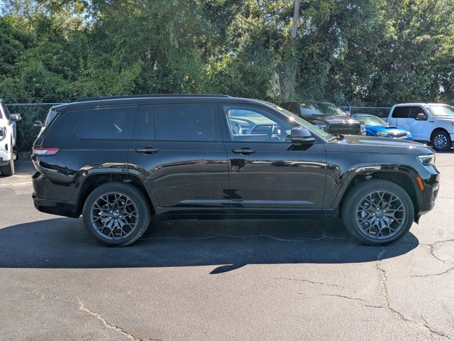 2023 Jeep Grand Cherokee Summit Reserve photo 4