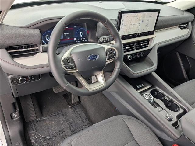 2025 Ford Explorer photo 2