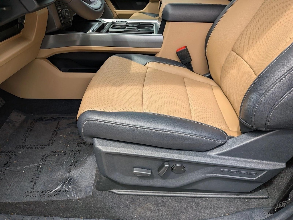 New 2025 Ford F-250 LARIAT Truck Crew Cab