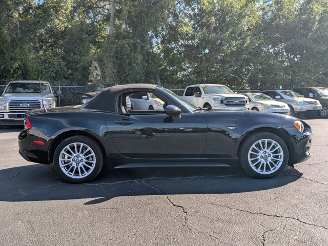 2017 Fiat 124 Spider Classica photo 2