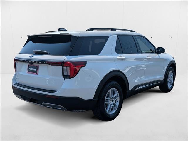 2025 Ford Explorer photo 2