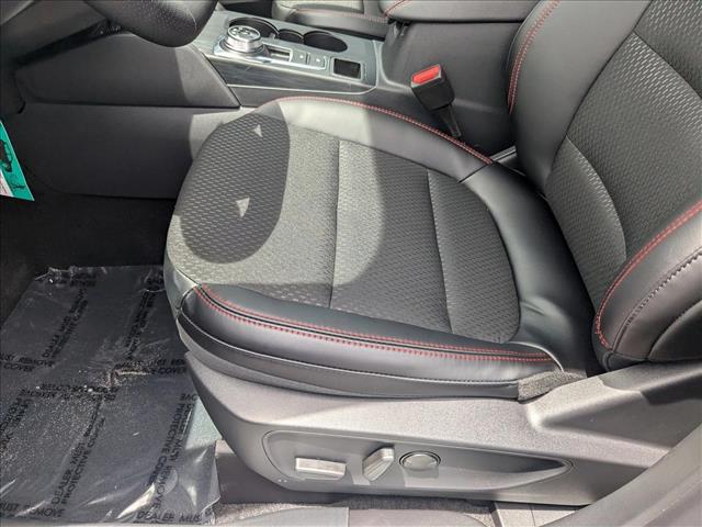 2025 Ford Escape ST-Line photo 4