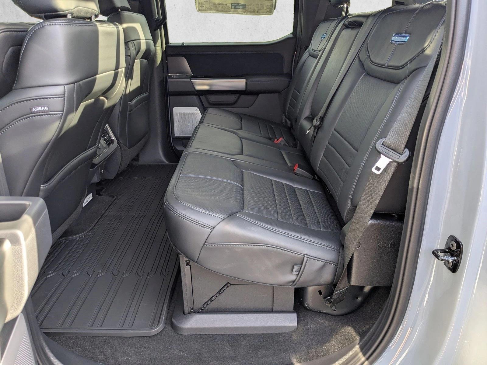 2026 Ford F-250 Super Duty Platinum - Photo 14