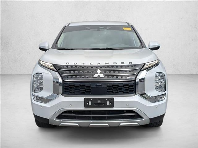 2024 Mitsubishi Outlander SE photo 2