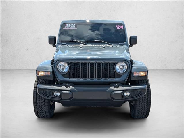 2024 Jeep Gladiator photo 2