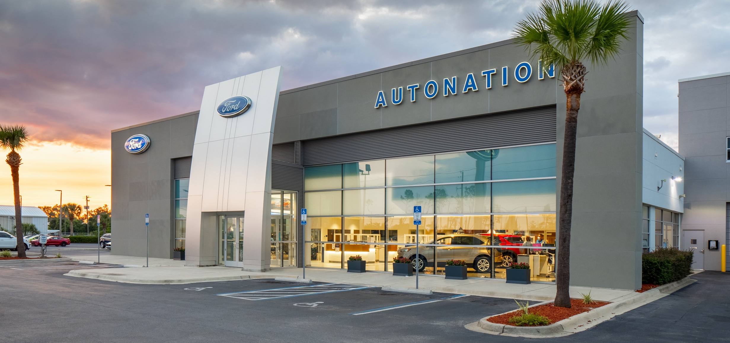 Autonation Ford exterior building