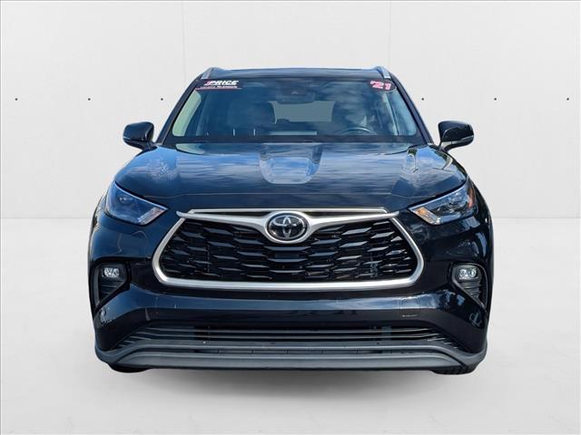 2022 Toyota Highlander XLE photo 2