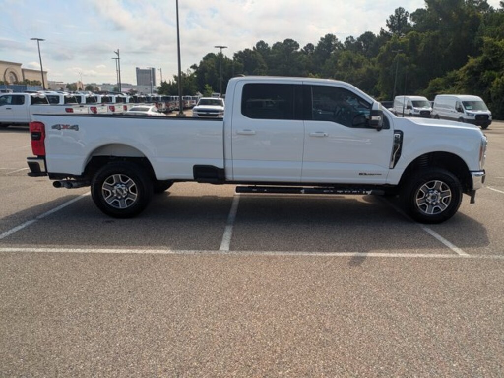 Used 2023 Ford F-250 LARIAT Truck Crew Cab