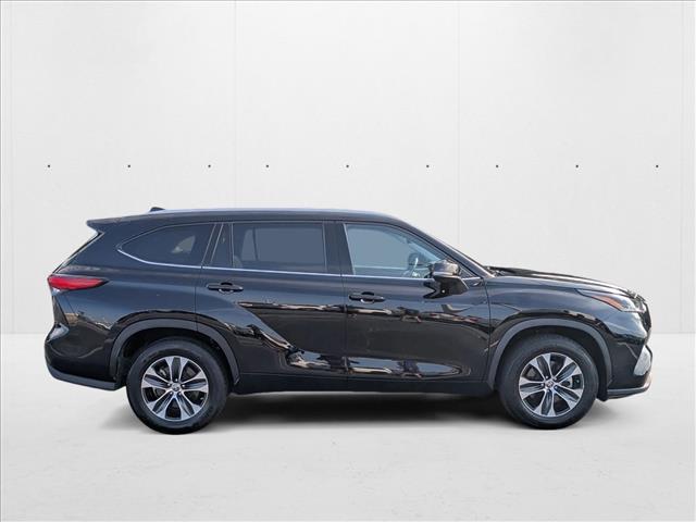 2022 Toyota Highlander XLE photo 4