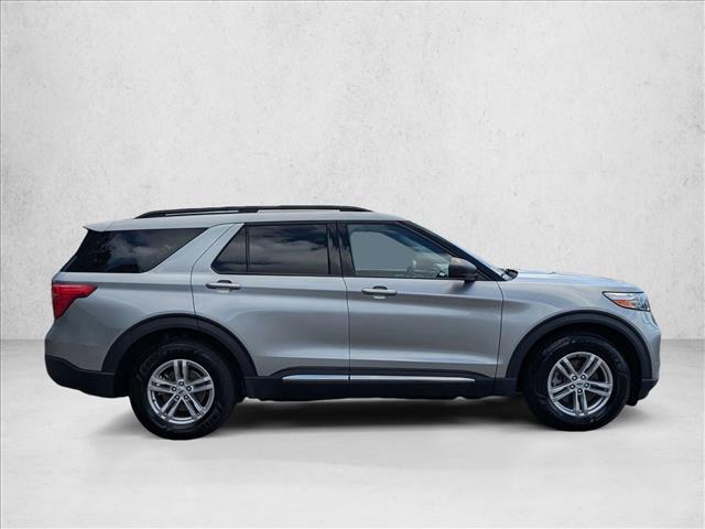 2023 Ford Explorer XLT photo 2