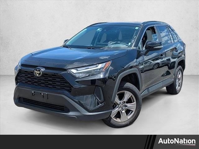 2022 Toyota RAV4 XLE's photo
