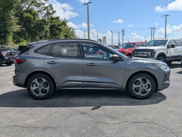 2024 Ford Escape ST-Line photo 2
