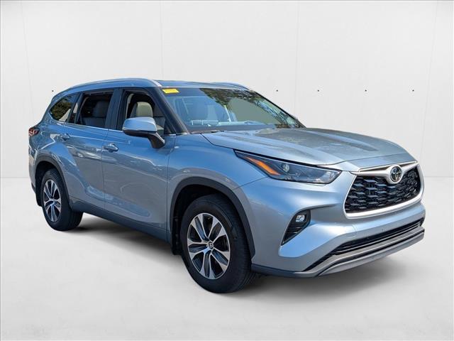 2024 Toyota Highlander XLE photo 3