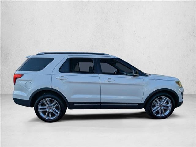 2016 Ford Explorer XLT photo 4