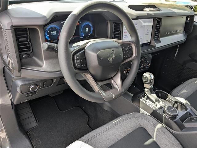 2025 Ford Bronco Base photo 3