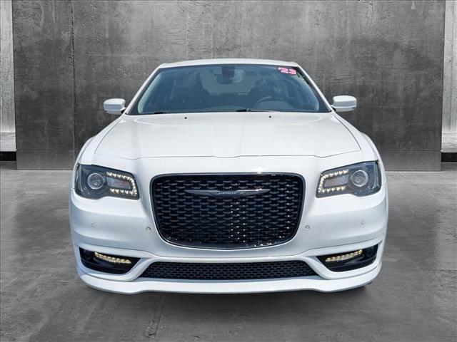 2023 Chrysler 300 Touring L photo 2