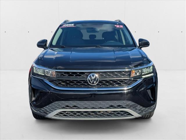 2022 Volkswagen Taos SE photo 2