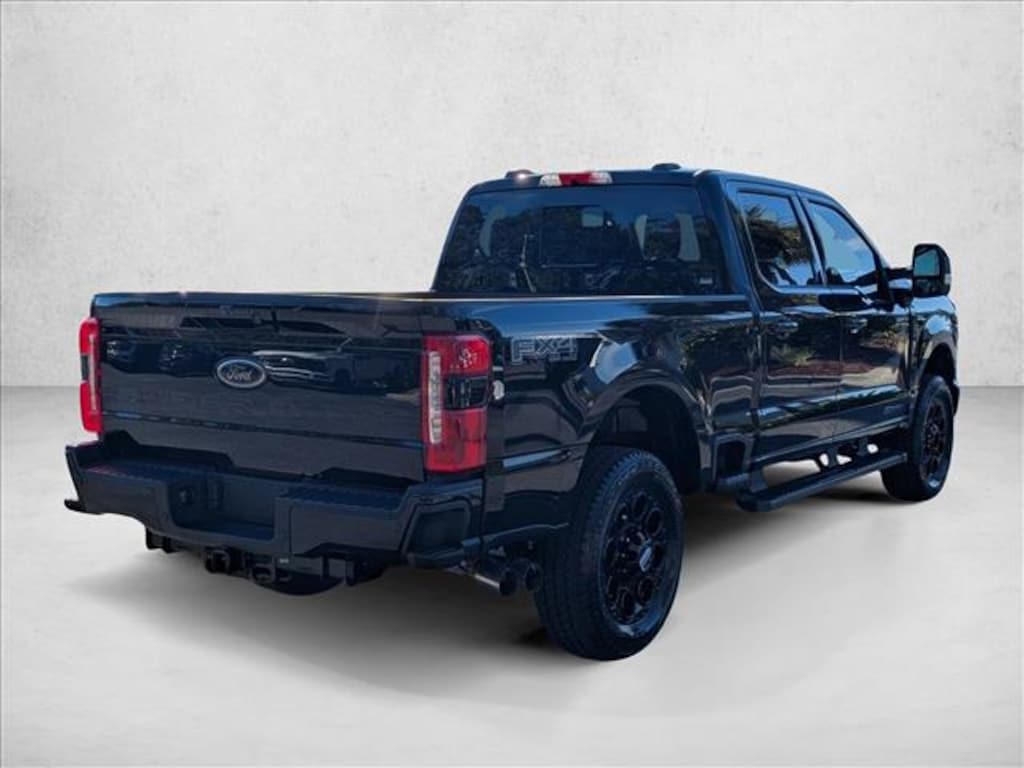 New 2025 Ford F-250 LARIAT Truck Crew Cab