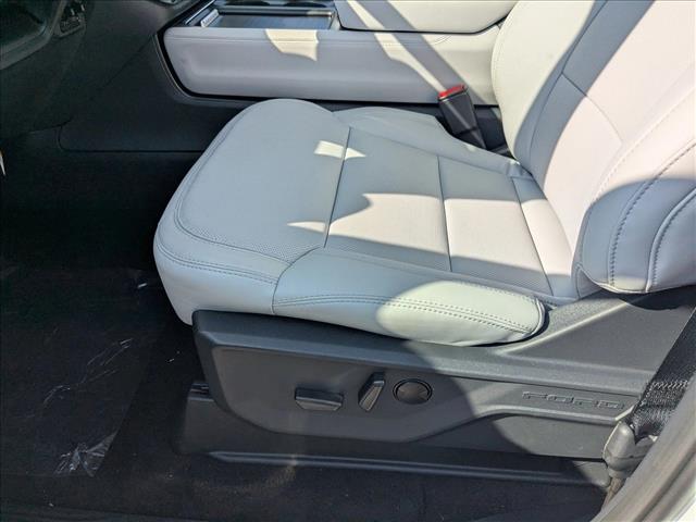 2025 Ford Expedition MAX Platinum photo 4