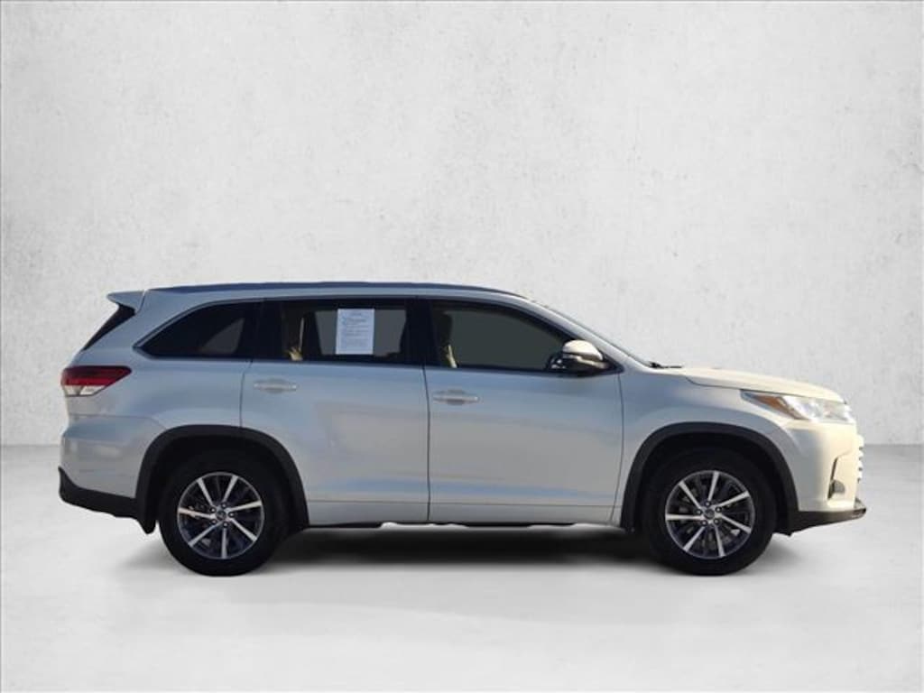 Used 2017 Toyota Highlander XLE SUV