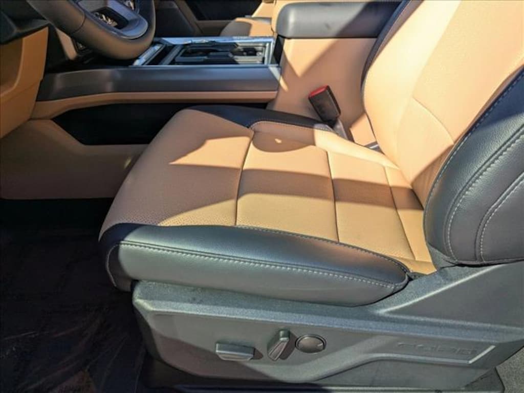 New 2025 Ford F-250 LARIAT Truck Crew Cab