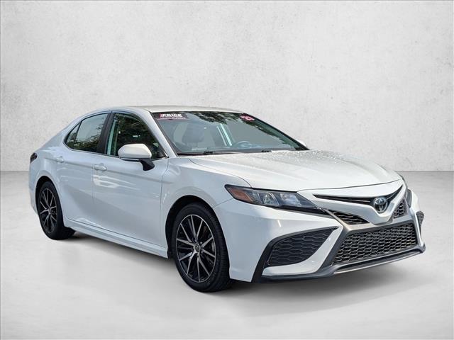 2023 Toyota Camry SE photo 3