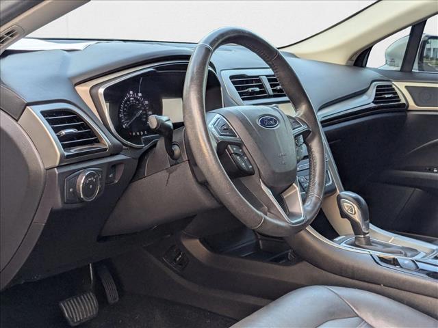 2016 Ford Fusion SE photo 2