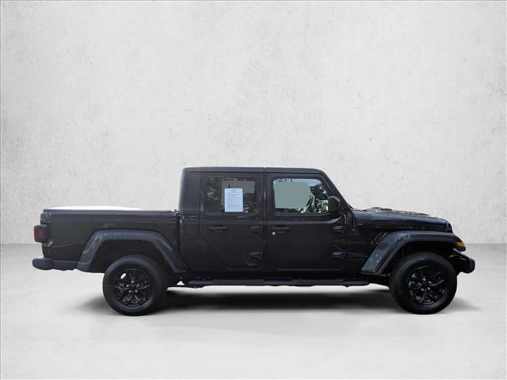 Used 2022 Jeep Gladiator Altitude Truck Crew Cab