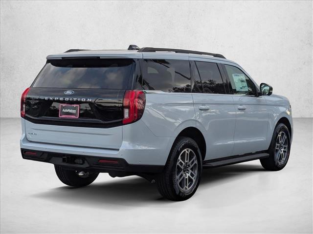 2025 Ford Expedition photo 2