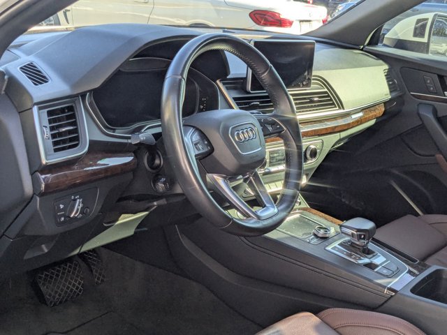 2020 Audi Q5 Premium Plus 55 TFSI e photo 2