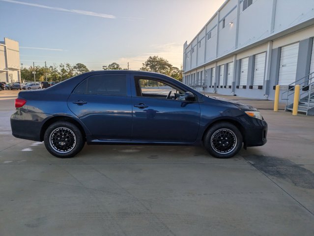 2013 Toyota Corolla LE photo 4