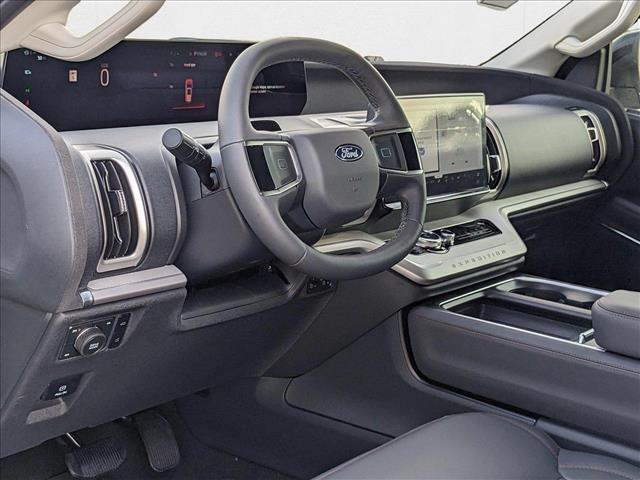 2025 Ford Expedition photo 3