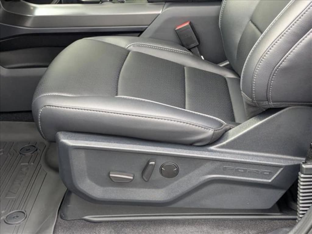 New 2025 Ford F-150 LARIAT Truck SuperCrew Cab